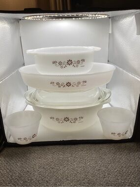 Dynaware Pyr-O-Rey (Termocrisa) brown floral pattern on Milkglass vintage